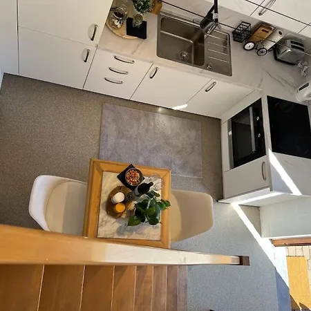 Clementine アパート ティユー